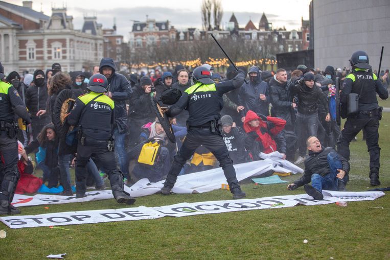 De mainstream media heeft het steeds maar over illegale demonstraties / protesten
